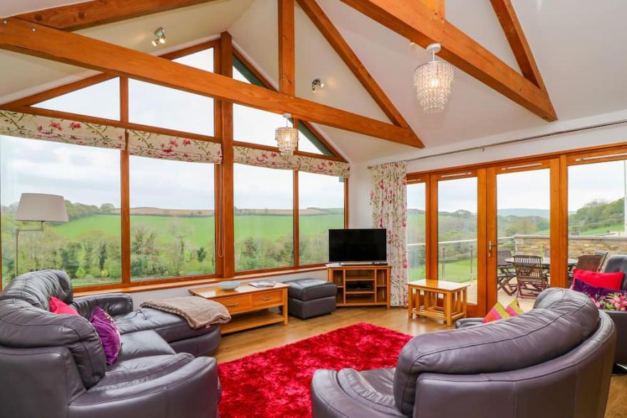KINGCUP COTTAGE, family friendly, with a garden in St Columb Major