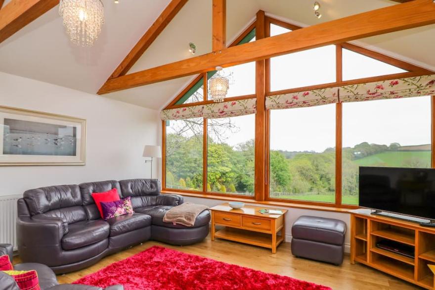 KINGCUP COTTAGE, family friendly, with a garden in St Columb Major
