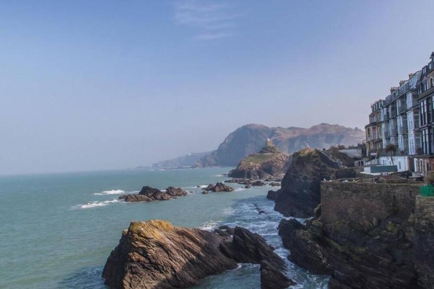 9 OCEANSIDE, family friendly, country holiday cottage in Ilfracombe