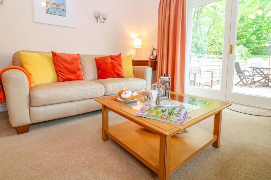 CORNFLOWER COTTAGE, family friendly in St Columb Major