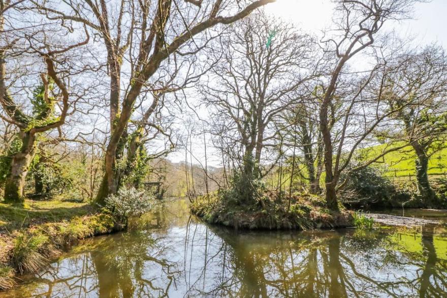 FERNGULLY, country holiday cottage, with a garden in St Columb Major