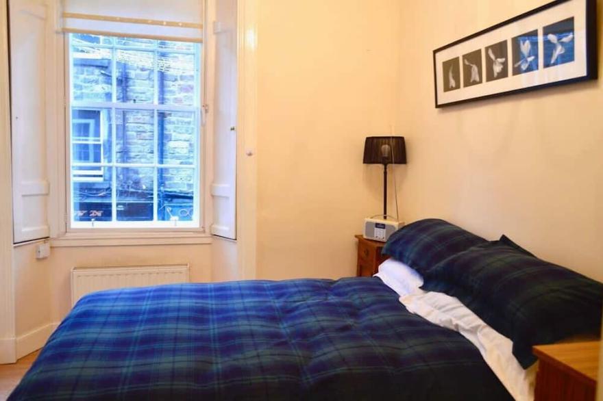 Homely and Comfortable 2 Bedroom in historic Rose Street