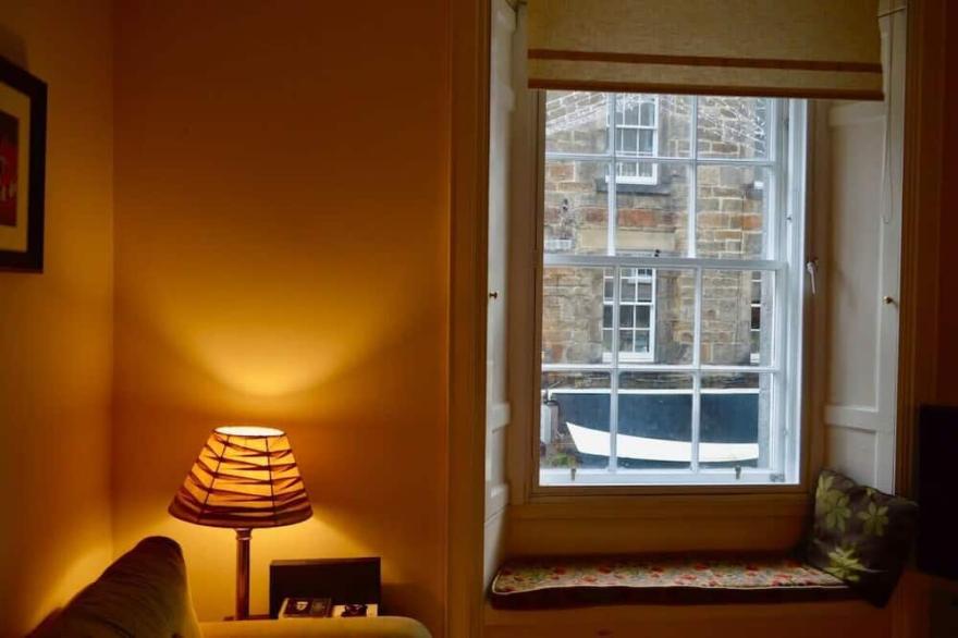 Homely and Comfortable 2 Bedroom in historic Rose Street