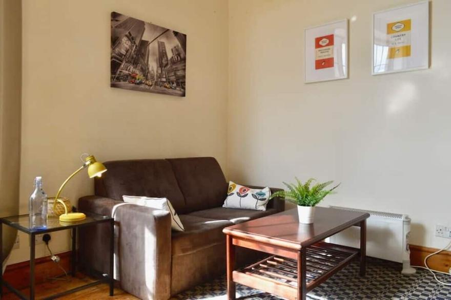 Sophisticated and Bright One Bed in Leith