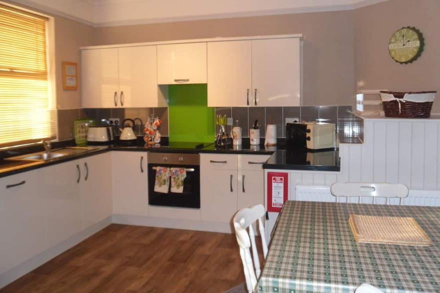 COUNTRY COTTAGE APARTMENT, LLANDUDNO -BEAUTIFULLY RENOVATED - NEW FOR 2014