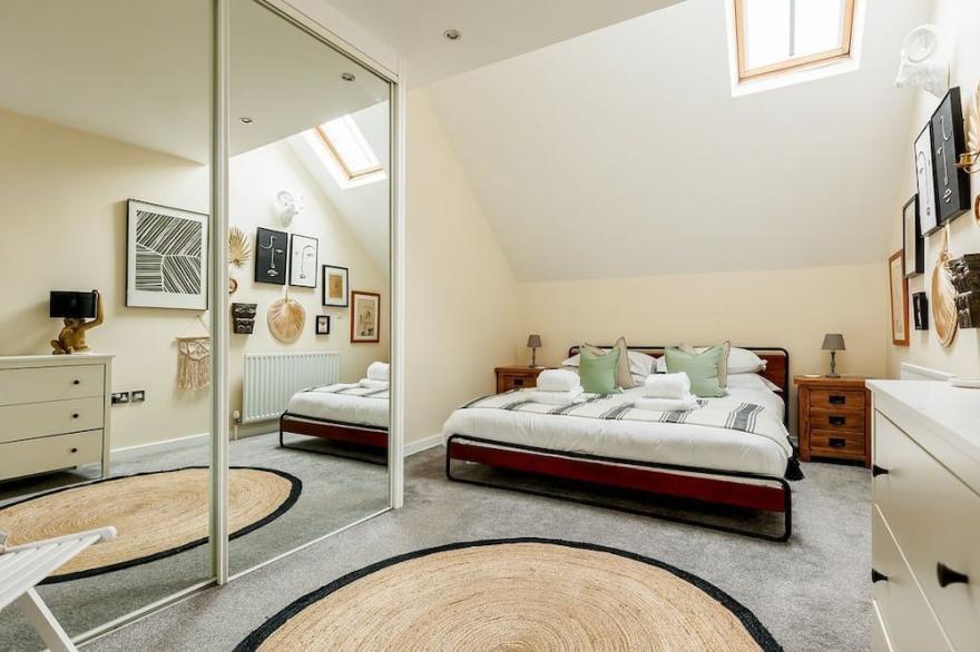 Knots -  a house that sleeps 6 guests  in 3 bedrooms