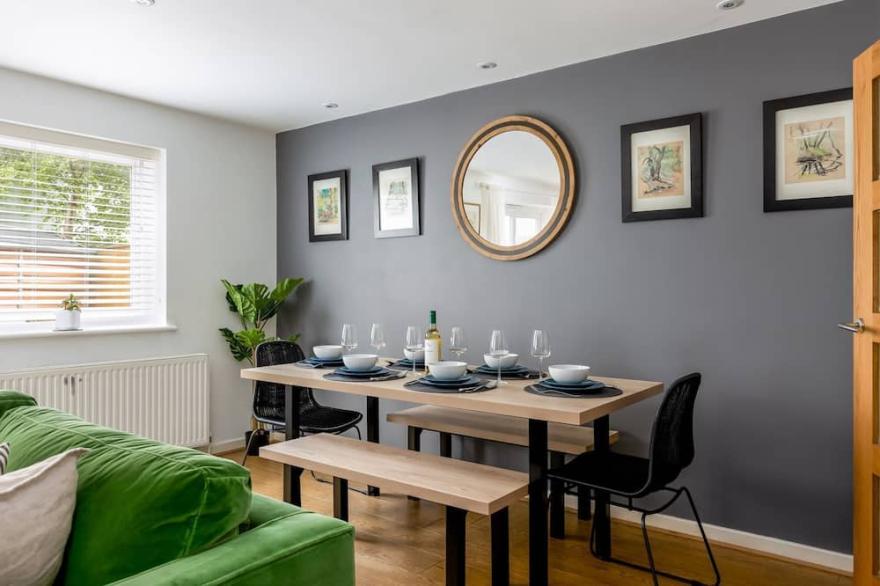 Knots -  a house that sleeps 6 guests  in 3 bedrooms