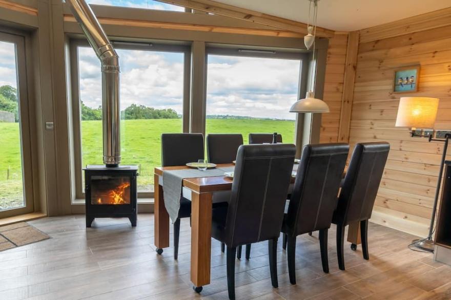 3 bedroom accommodation in Linlithgow, near Edinburgh