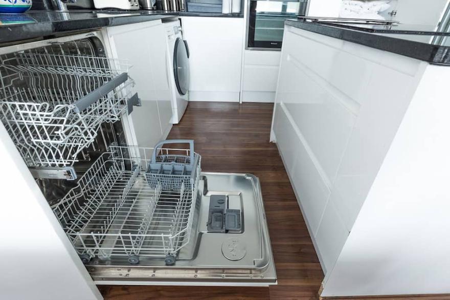 Family friendly central London, 2 bed 2 bath
