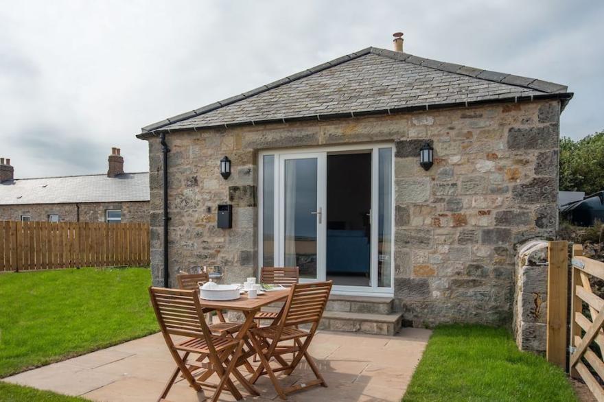 LYME GRASS - sleeps 4 guests  in 2 bedrooms