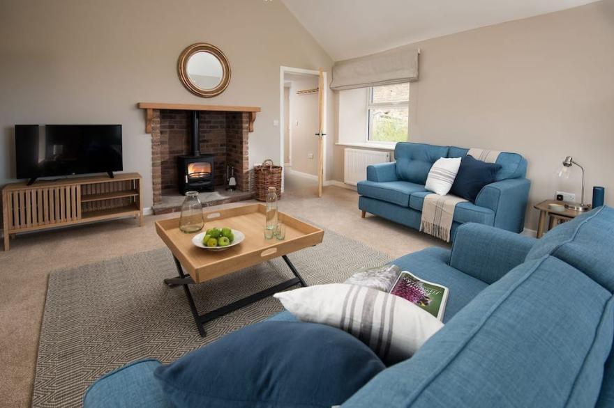 LYME GRASS - sleeps 4 guests  in 2 bedrooms