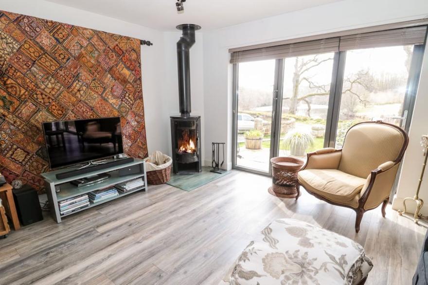 ROMSEY LODGE, pet friendly, luxury holiday cottage in Wark