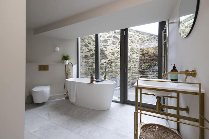 ALTIDO Observatory Apartment