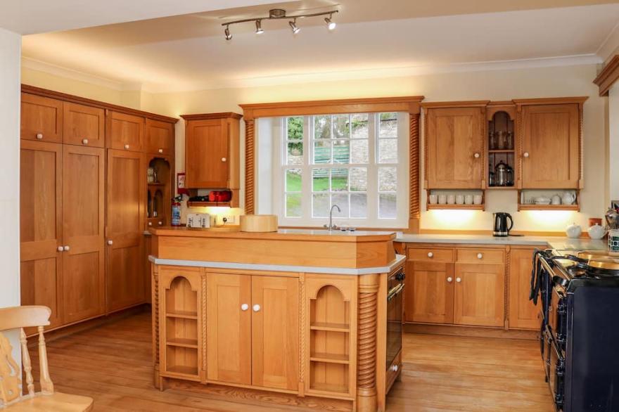 SANDRIDGE BARTON, family friendly, with pool in Stoke Gabriel