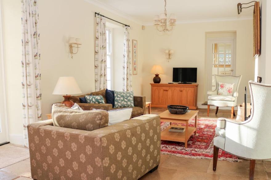 SANDRIDGE BARTON, family friendly, with pool in Stoke Gabriel