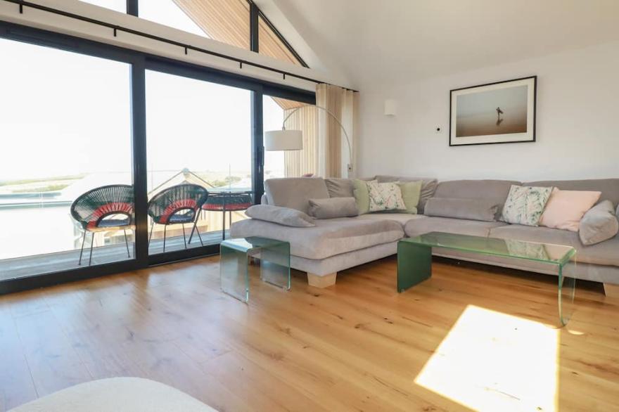 PORTH COVE, family friendly, country holiday cottage in Porth