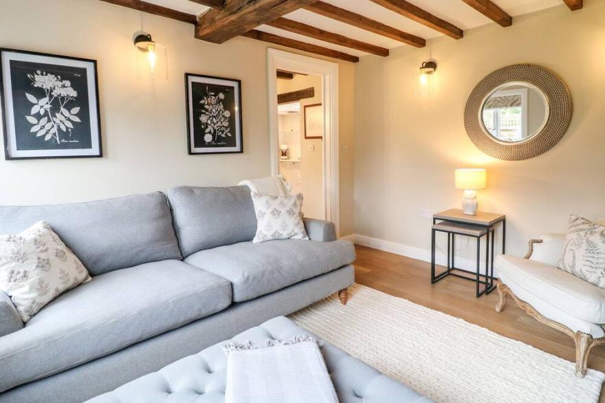 2 PAILING COTTAGES, family friendly, with open fire in Aslockton