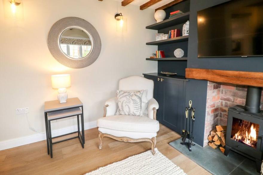 2 PAILING COTTAGES, family friendly, with open fire in Aslockton