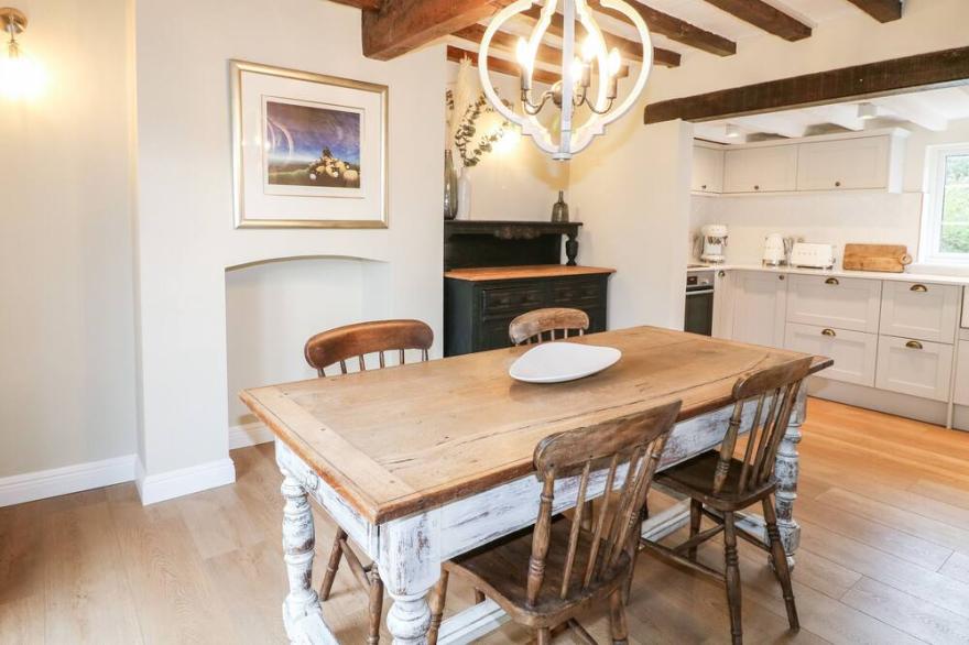 2 PAILING COTTAGES, family friendly, with open fire in Aslockton