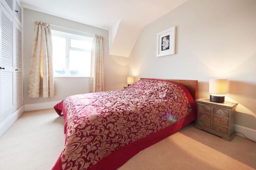A quiet Edwardian house in the Cotswolds