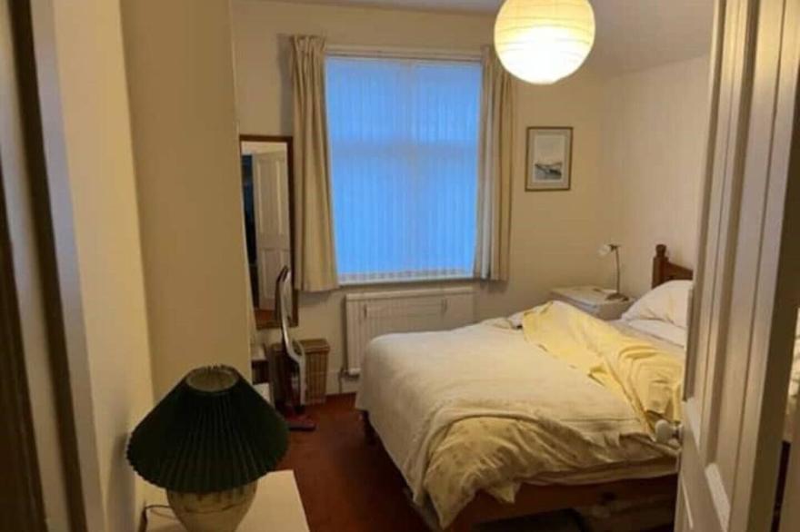 3 bed terrace house half a mile from Kew Gardens Station