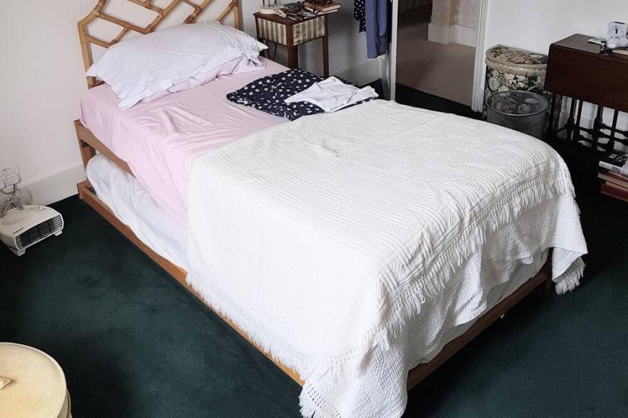 3 bed terrace house half a mile from Kew Gardens Station