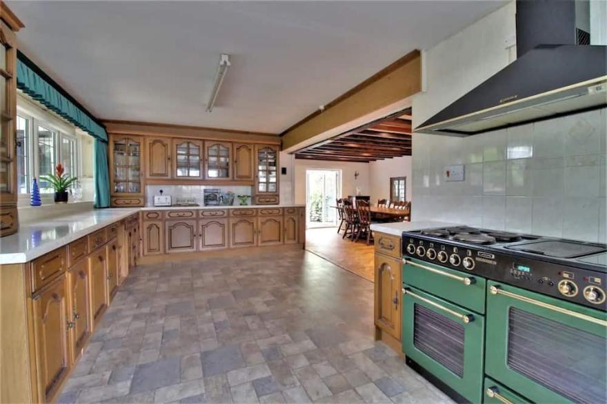 Frog Manor, Hot Tub and fantastic gardens