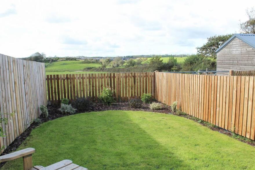 LLAIN MAI, romantic, country holiday cottage in Llangefni