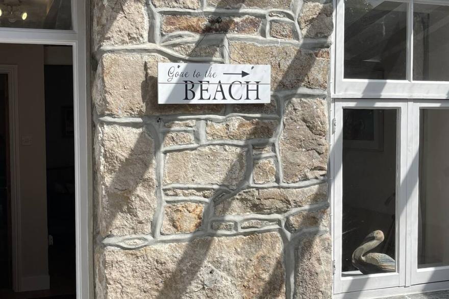 Traditional Farmhouse, close to beach, stunning sea views, parking & huge garden