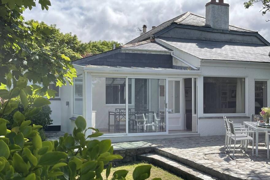 Traditional Farmhouse, close to beach, stunning sea views, parking & huge garden