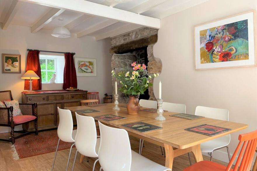 Traditional Farmhouse, close to beach, stunning sea views, parking & huge garden