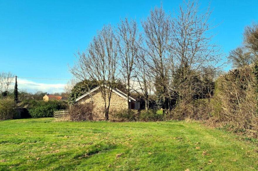 Elderflower Cottage, fresh countryside bungalow 1.5 miles from historic Stamford
