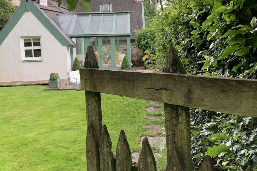 Fairytale thatched Highland Cottage