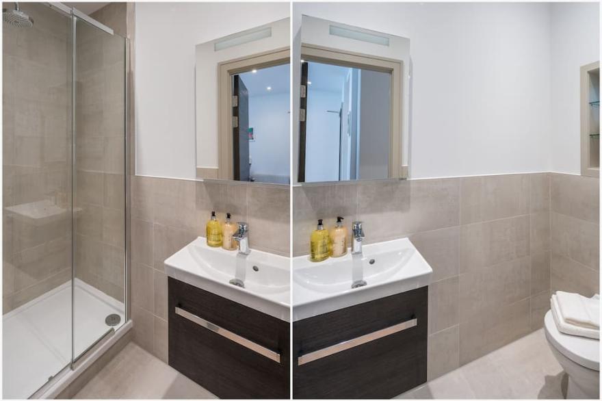 Elegant Studio Flat Seven Sisters, London