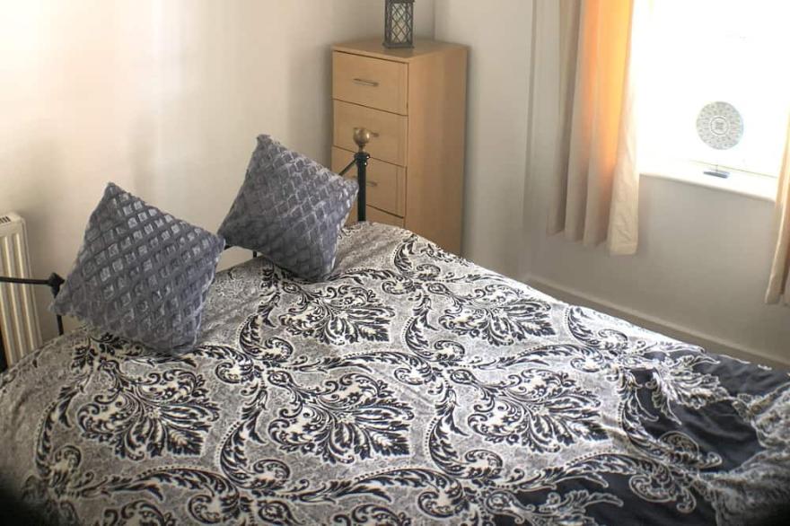 Apartment-Comfort-Private Bathroom-Courtyard View-Secure Parking