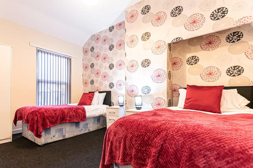 ✔2BR House✔Cosy Beds✔For Families&Contractors✔StreetParking✔FreeWIFI