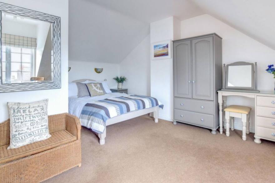 Wonderful private villa for 6 guests with WIFI, TV, patio and pets allowed