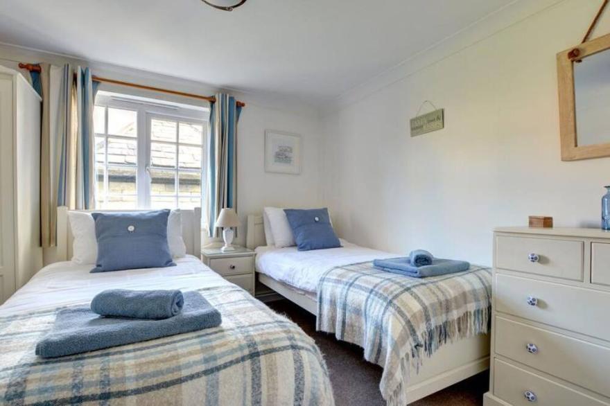 Wonderful private villa for 6 guests with WIFI, TV, patio and pets allowed