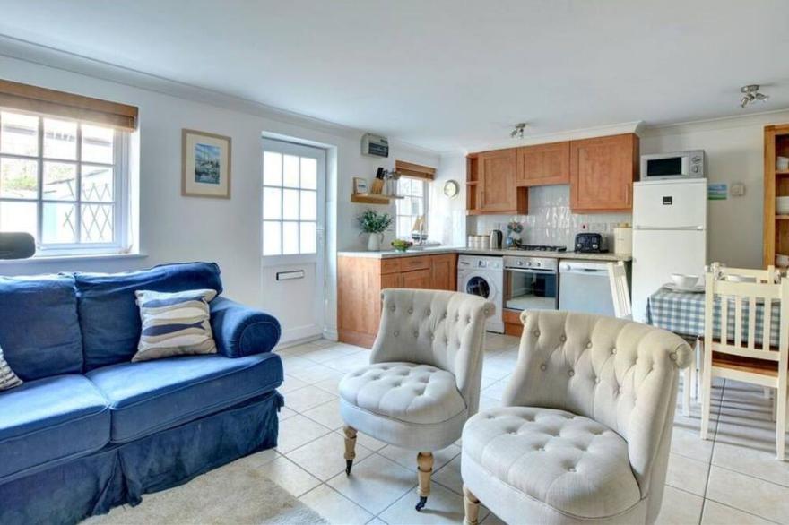 Wonderful private villa for 6 guests with WIFI, TV, patio and pets allowed