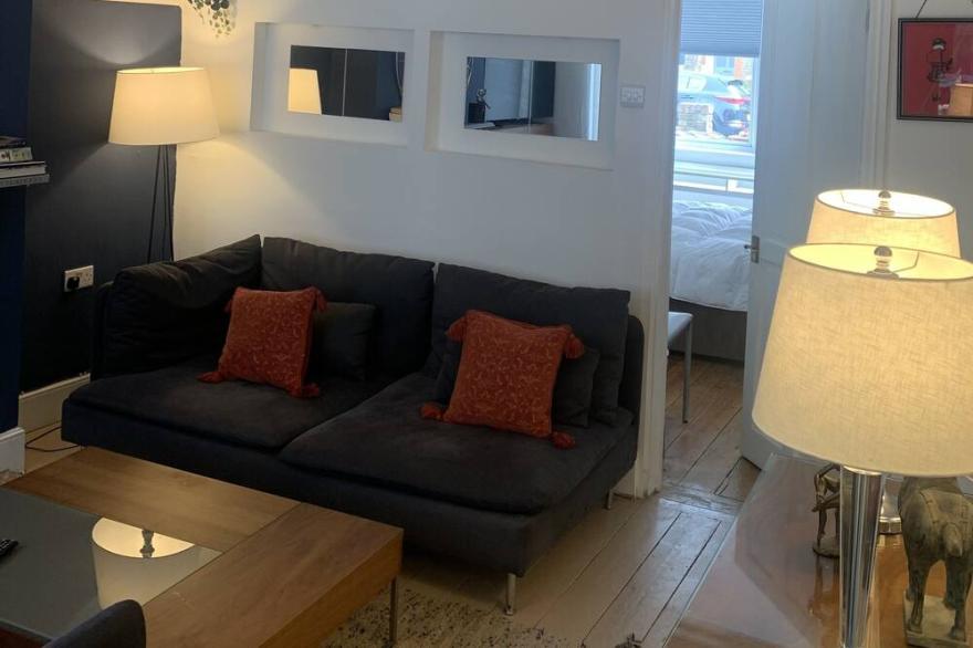 Garden Apartment sleeps 4 only  30 mins Central London