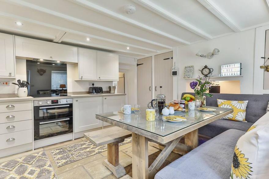 Beautiful boutique self-catering cottage with wood burner, parking & EV charger.