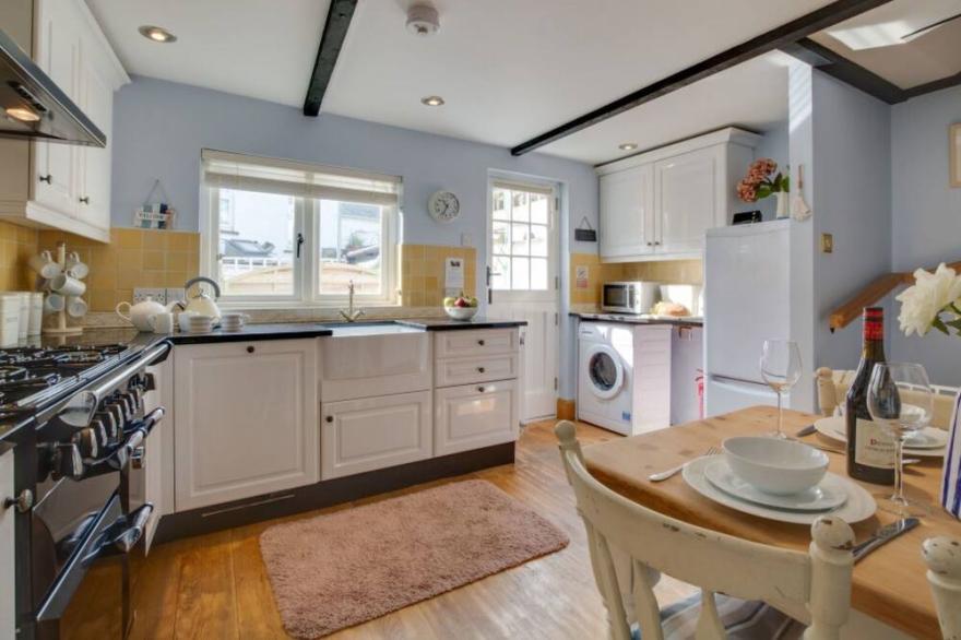 Wonderful private villa for 4 guests with WIFI, TV, patio, pets allowed and parking