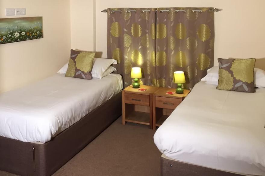 Farmhouse sleeps 10 in 2 cottages