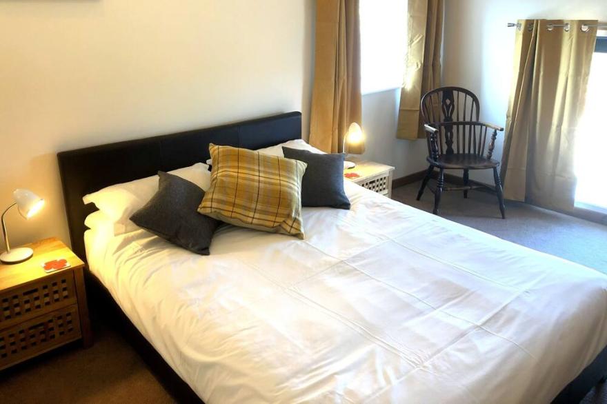 Farmhouse sleeps 10 in 2 cottages