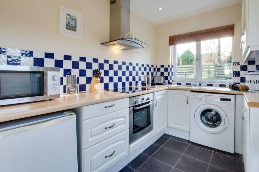 Stunning private villa for 6 guests with WIFI, TV, pets allowed and parking