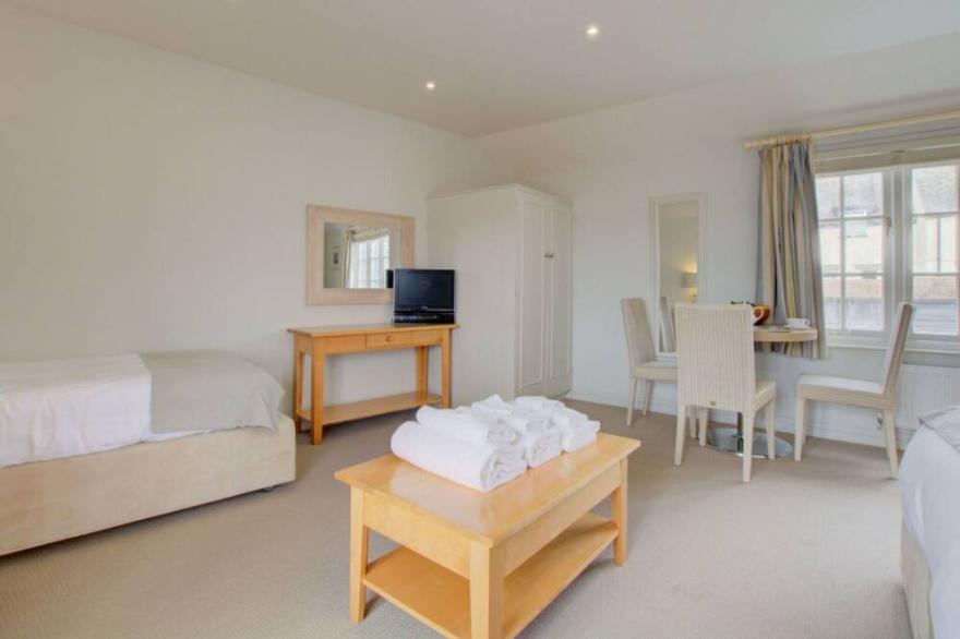 Lovely apartment for 5 guests with WIFI, TV and parking
