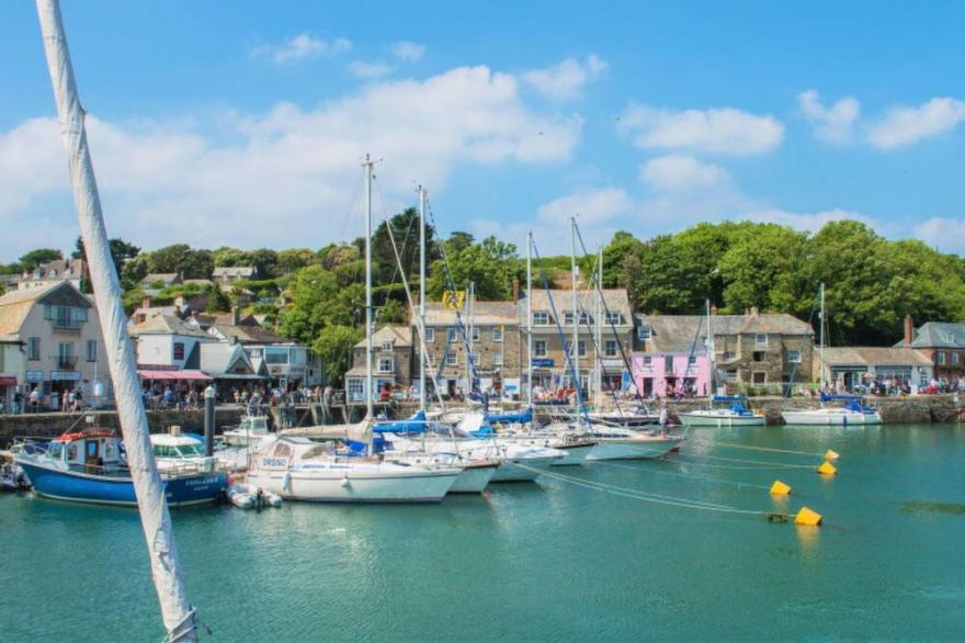 Lovely apartment for 5 guests with WIFI, TV and parking