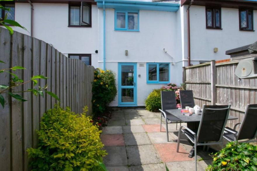 Stunning private villa for 4 people with WIFI, TV, pets allowed and parking
