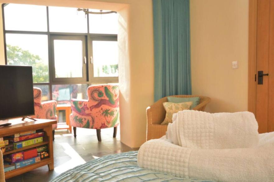 Beautiful private villa for 7 people with WIFI, TV, patio, panoramic view and parking