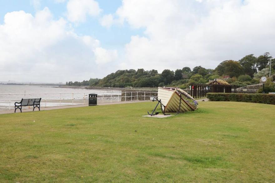 LOUGH MILL HOUSE, family friendly, with a garden in Newtownabbey